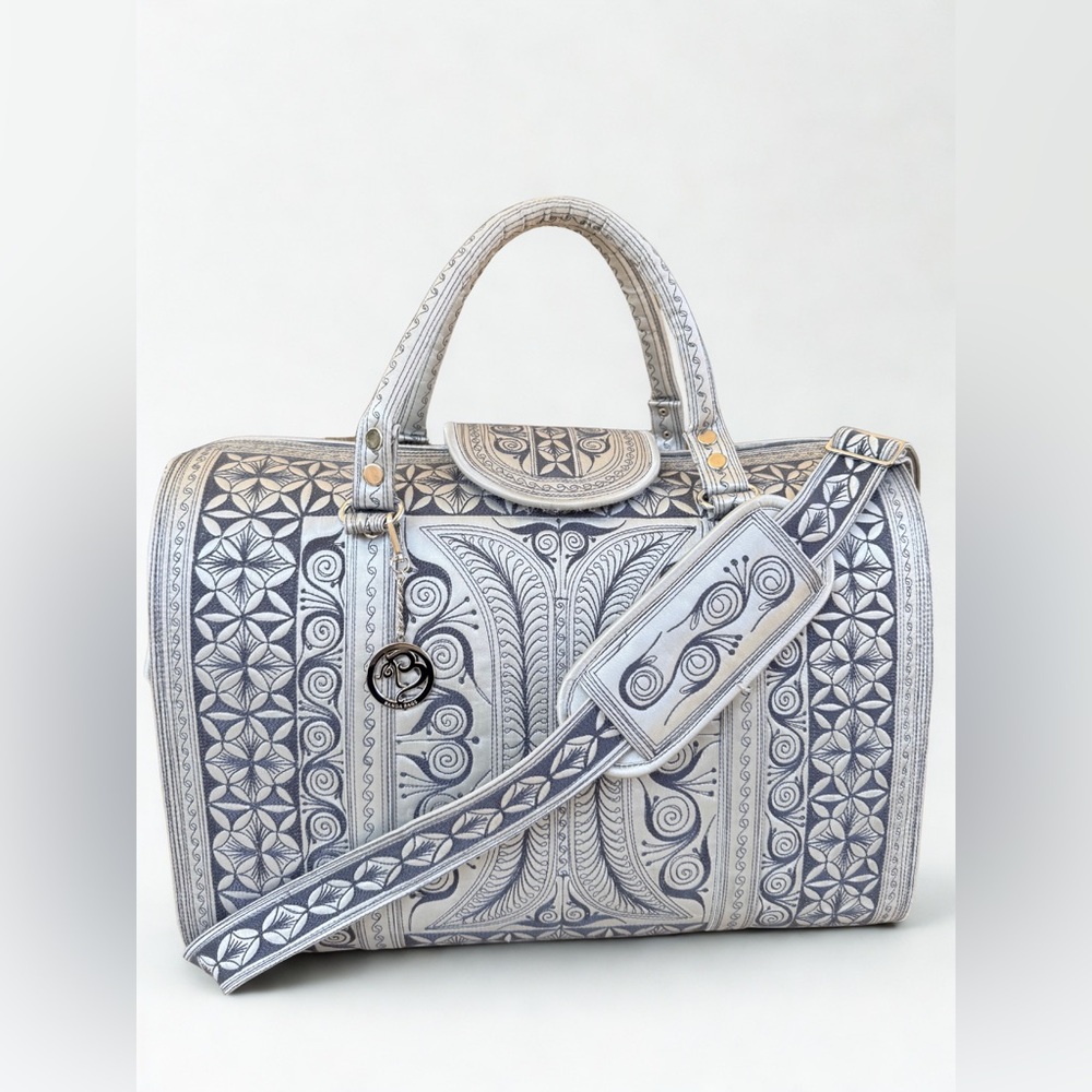 Authentic BANDA BAGS Weekender Travel Bag - Platinum Silver/Grey - Picture 6 of 10